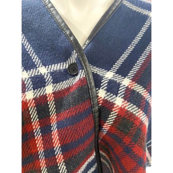 Reversible Shawl Herringbone One Side And Plaid On The Other Button Closure - Picture 9 of 9
